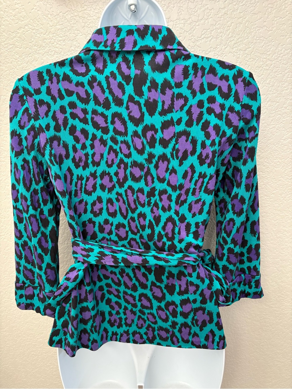 Diane Von Furstenberg Vintage Silk Teal & Purple Leopard Wrap Blouse Size 6 EUC - Picture 5 of 7